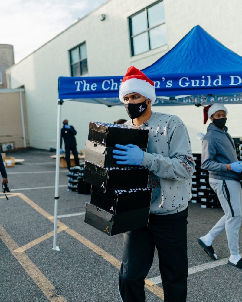 Russell Westbrook gives back to community in D.C. holiday drive
