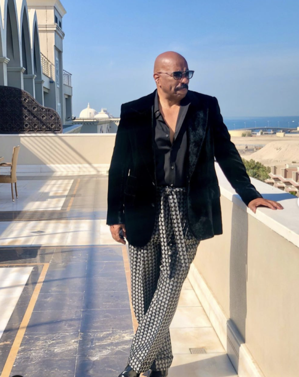‘Give Your Daughter Back Her Pants’: Fans Roast Steve Harvey’s Vacation ’Fit