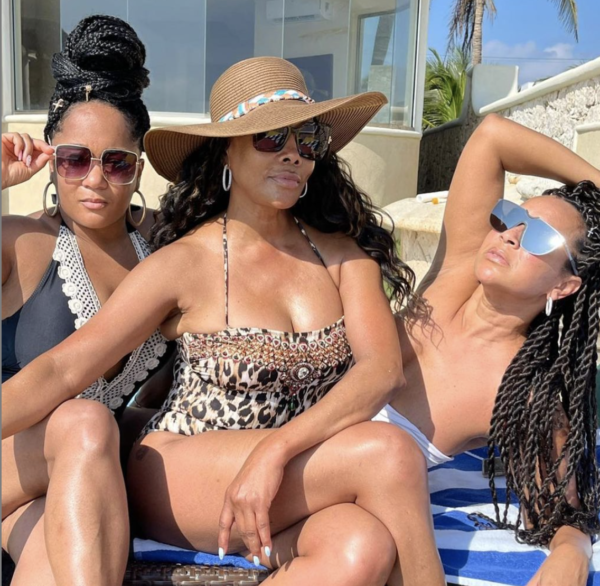 ‘I’ll Take the Trip to Cougar Island’: LisaRaye McCoy and Vivica A. Fox Turn Heads with Dance Videos, Sexy Photos from Vacation Trip