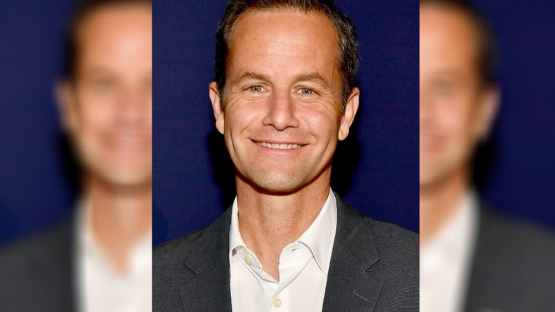 Kirk Cameron hosts maskless caroling event to protest stay-at-home order