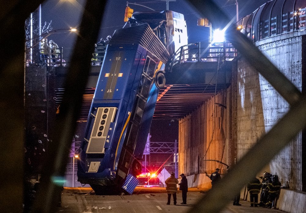 New York City bus driver who veered off bridge, refused test is suspended