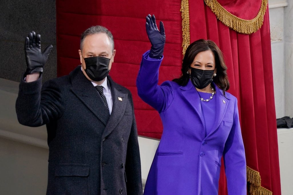 Officer Goodman escorts Harris to inauguration ceremony as acting deputy House sergeant at arms