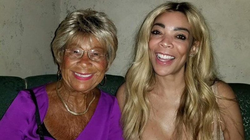 Wendy Williams calls out brother after alleging she didn’t attend mom’s funeral