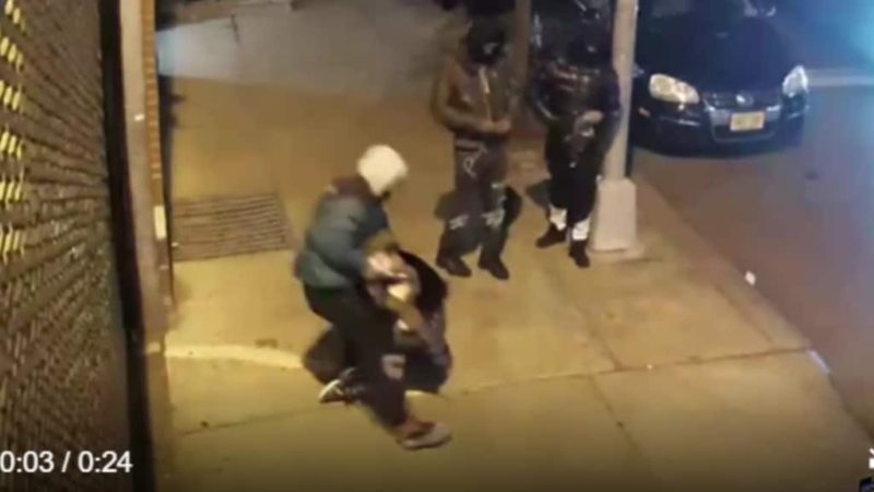 Viral video shows teen fighting off men trying to steal bag in NYC’s Times Square