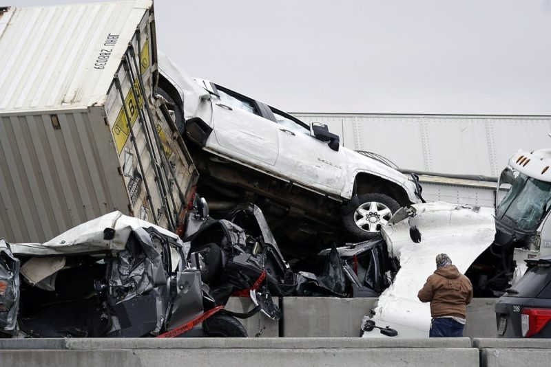 At least 5 killed in massive crash on icy Texas interstate