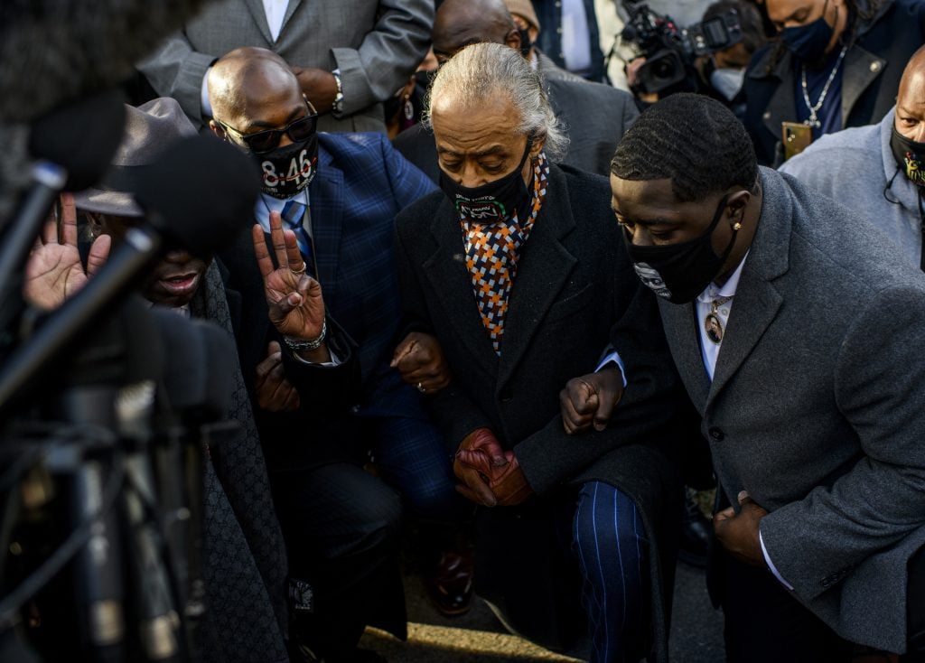 Al Sharpton, Floyd family kneel for eight minutes, 46 seconds as Chauvin trial begins