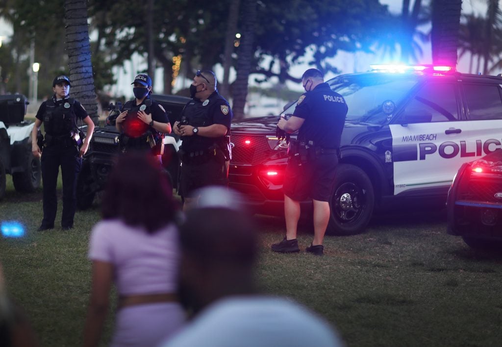 Miami sets earlier curfew after spring break crowds, fights