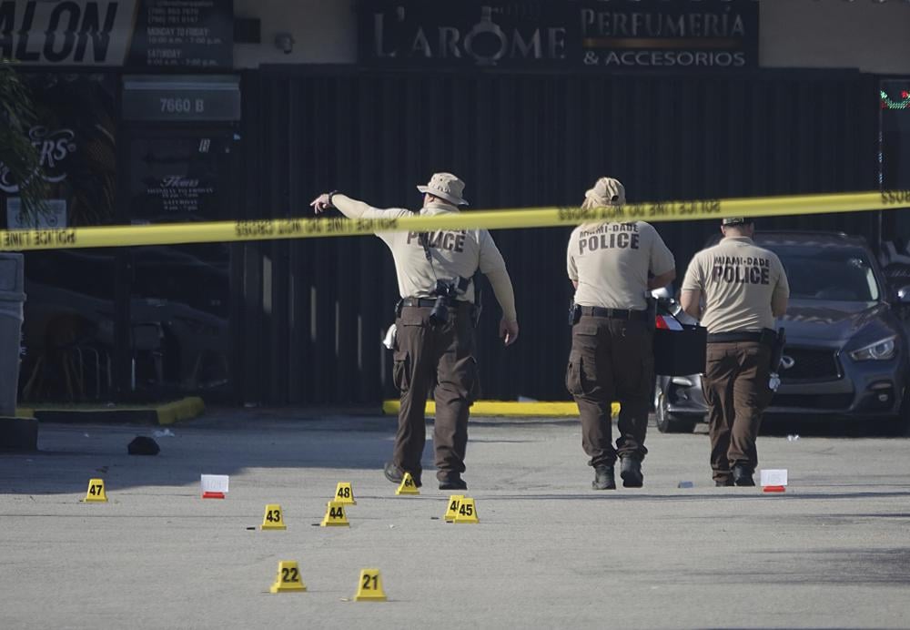 Police: 2 dead, 20+ injured in Florida banquet hall shooting