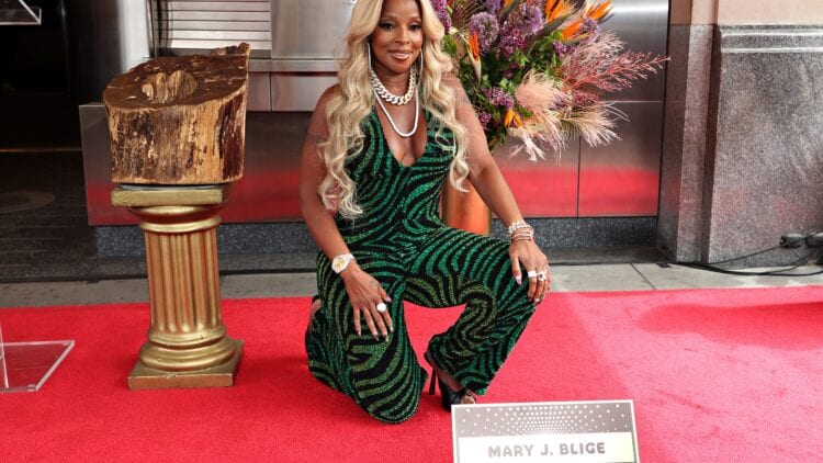 Mary J. Blige inducted into Apollo Walk of Fame