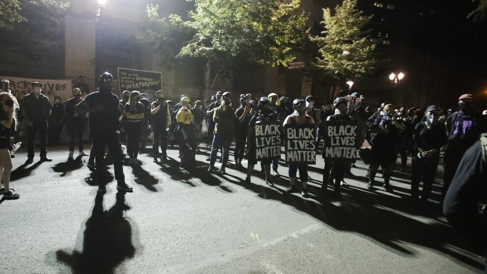 Portland police protest team resigns in response to indictment of fellow officer