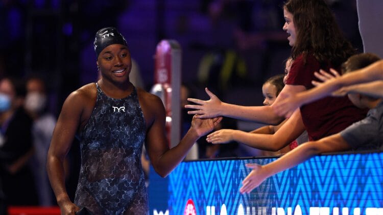 Simone Manuel qualifies for Tokyo Olympics with 50-meter freestyle win