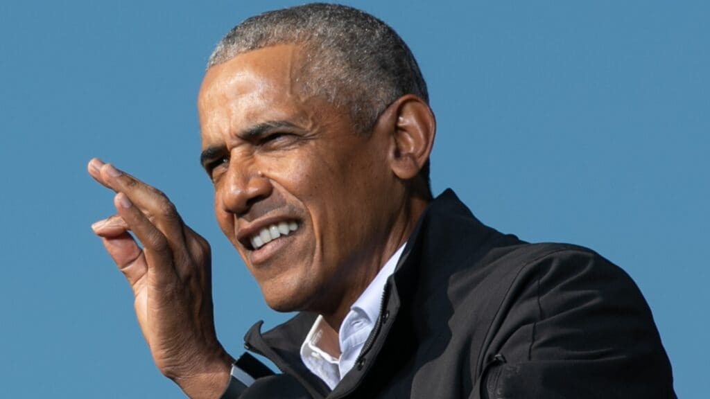 Barack Obama surprises Chicago youth football team