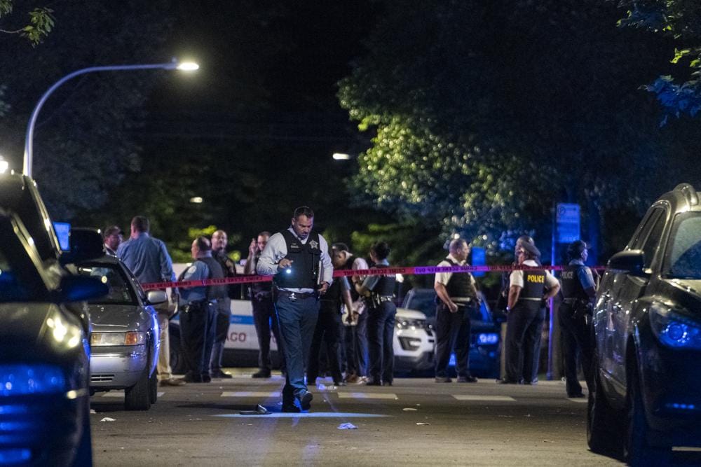 Police: 2 dead, 15 wounded in separate shootings in Chicago