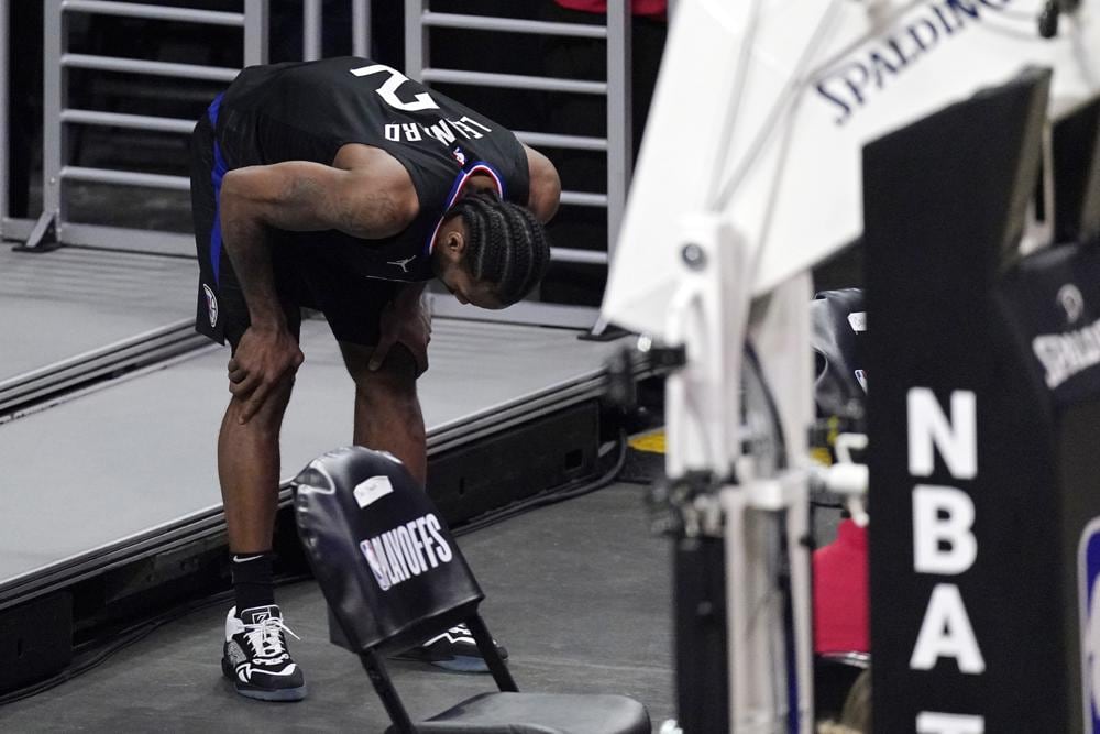 Clippers’ Kawhi Leonard sprains right knee, out for Game 5