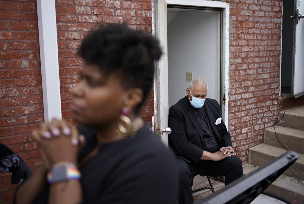 Hundreds gather at historic Tulsa church’s prayer wall