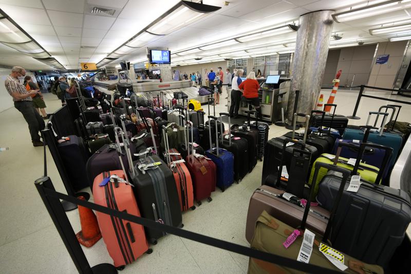 US plans to make airlines refund fees if bags are delayed