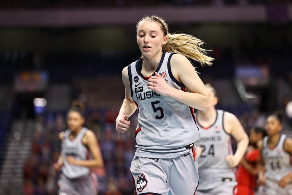 Paige Bueckers honors Black women during ESPYs acceptance speech