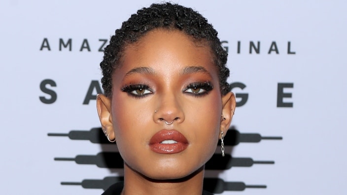 Willow Smith shaves head on stage while performing ‘Whip My Hair’