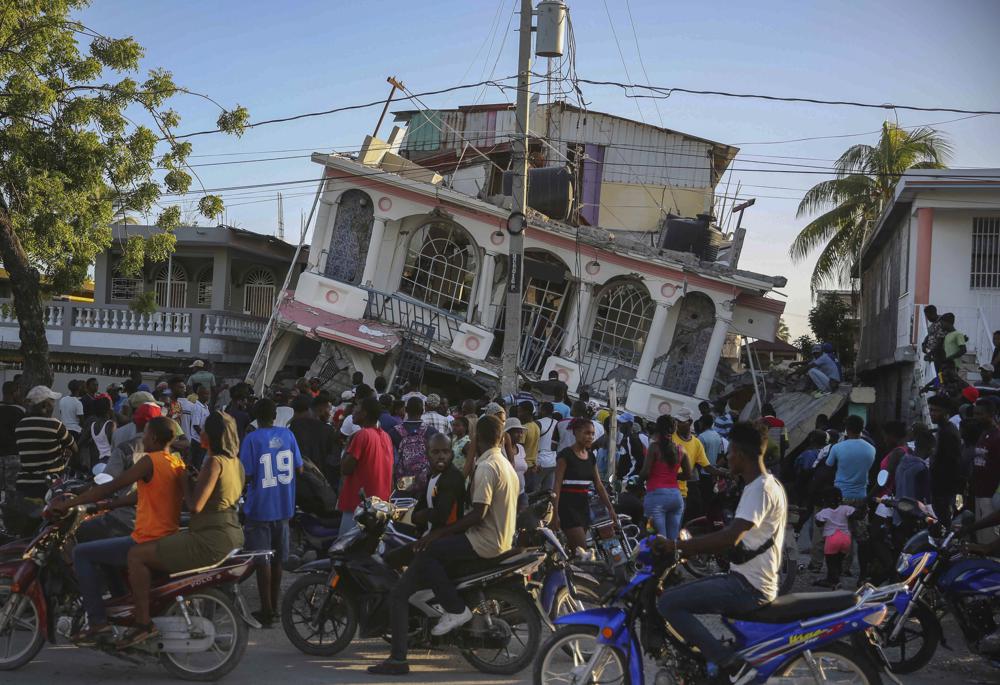 Death toll from Haiti earthquake rises to more than 700