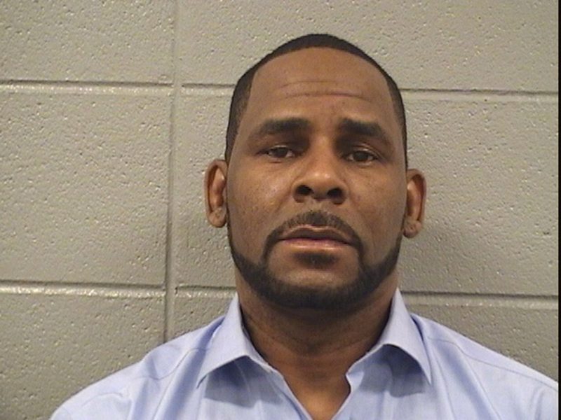 R. Kelly Can’t Afford To Pay Court Fees, Needs Money For New Clothes, Lawyer Says: ‘His Funds Are Depleted’