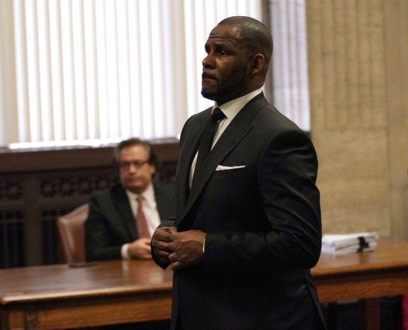 R. Kelly Judge Reportedly Snaps At Defense Lawyer For Tweeting In Court: ‘Didn’t I Tell You?’