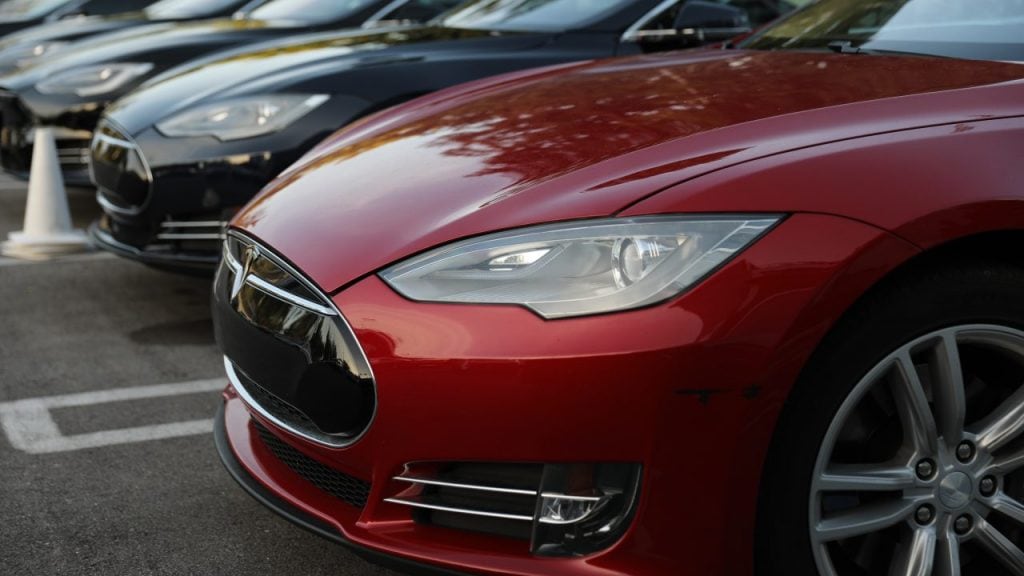 Tesla on autopilot slams into Florida state police car