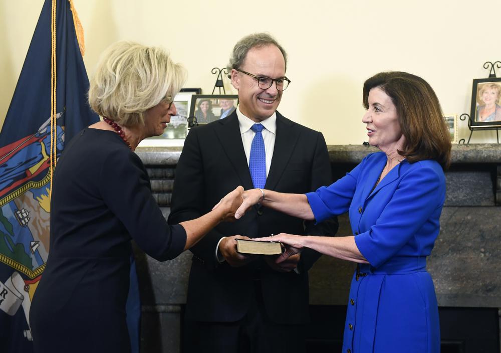 Kathy Hochul becomes New York’s first female governor