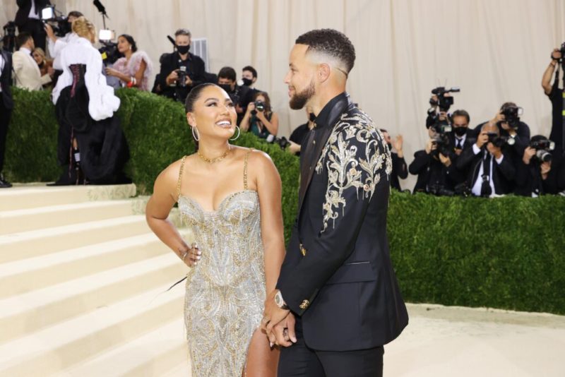 Steph Curry surprises wife Ayesha with 10-year vow renewal ceremony