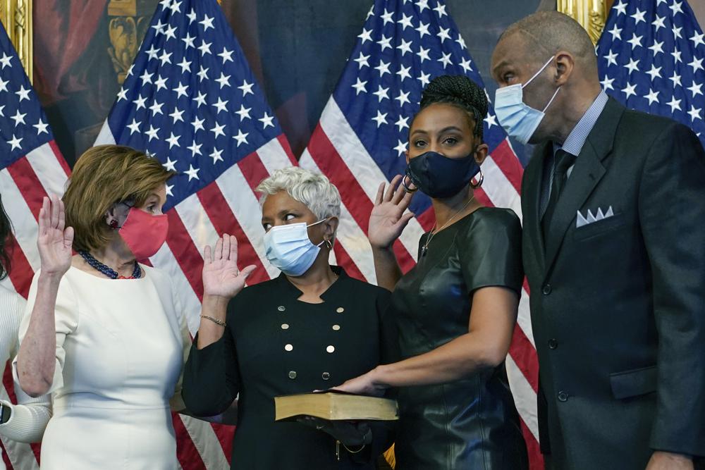 Ohio Dem Shontel Brown sworn into House, fills seat vacated by Marcia Fudge