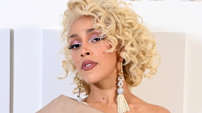 Black Twitter reacts to Doja Cat winning Best R&B category at AMAs