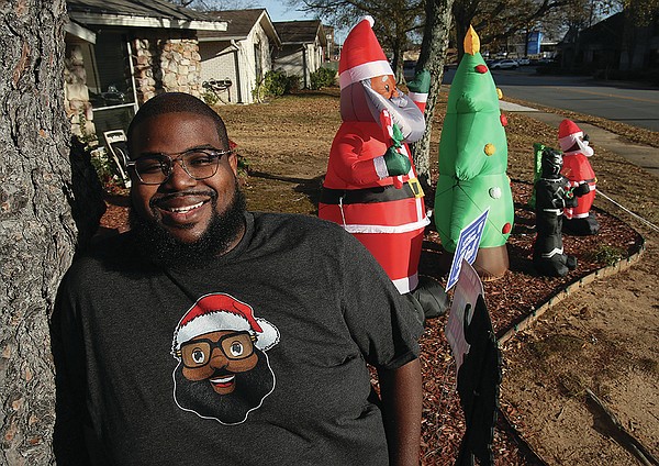 ‘Remove Your Negro Santa’: Homeowner Who Received Angry Letter Over Inflatable Black Santa Decoration to Make Debut as Real-Life Black Santa In Same Community