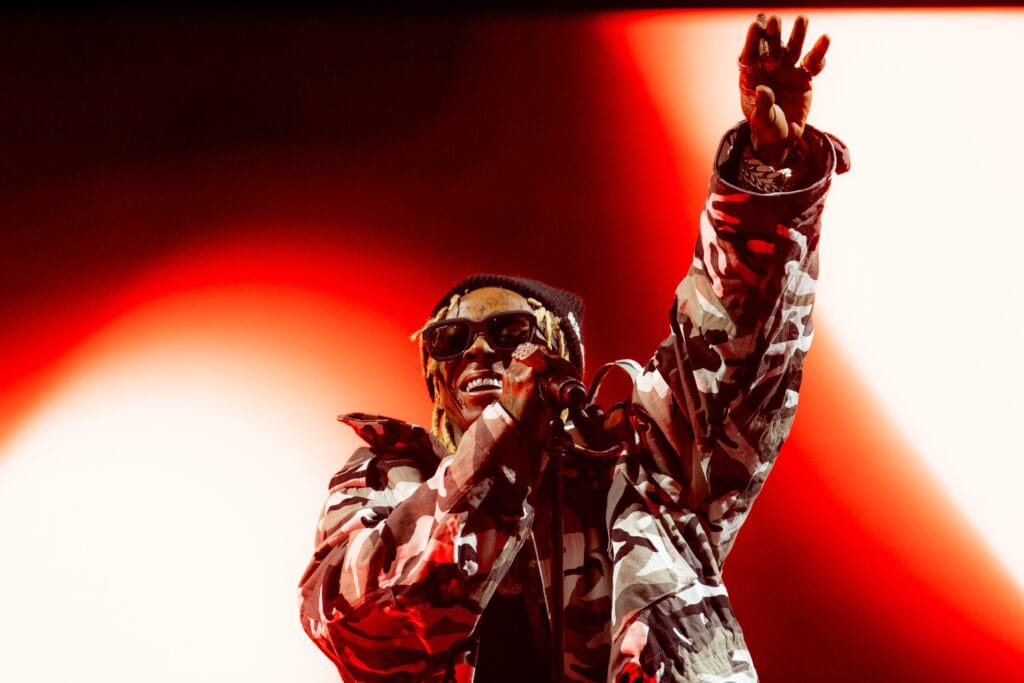 Lil’ Wayne accused of pulling assault rifle on one of his bodyguards