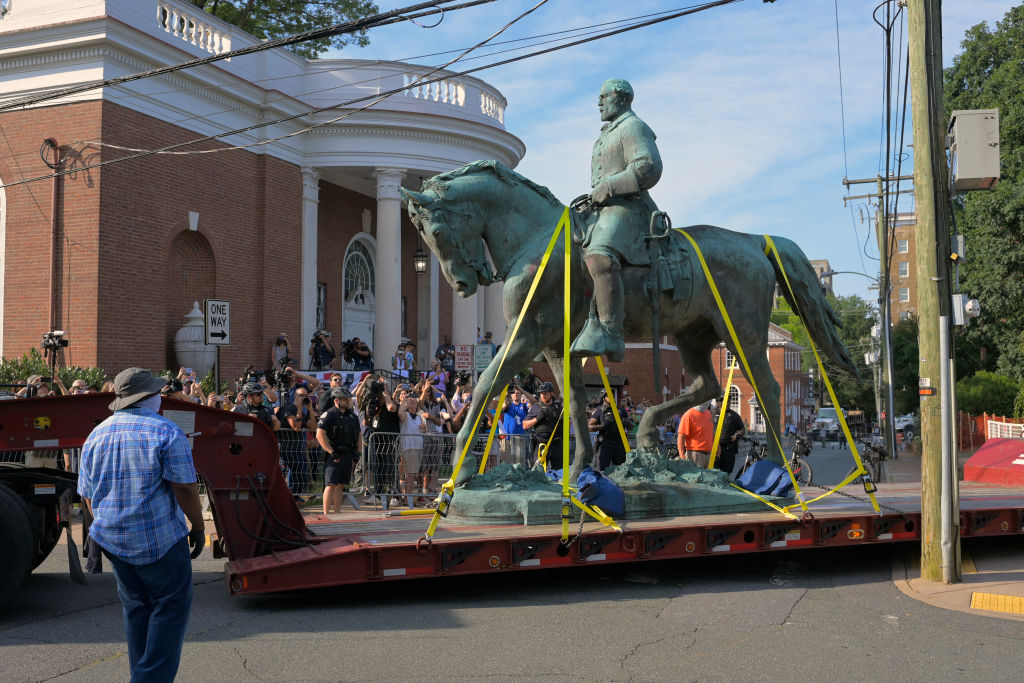 Charlottesville City Council Vote To Melt Down Robert E. Lee Statue And Hire Black Artists To Rebuild New Monument