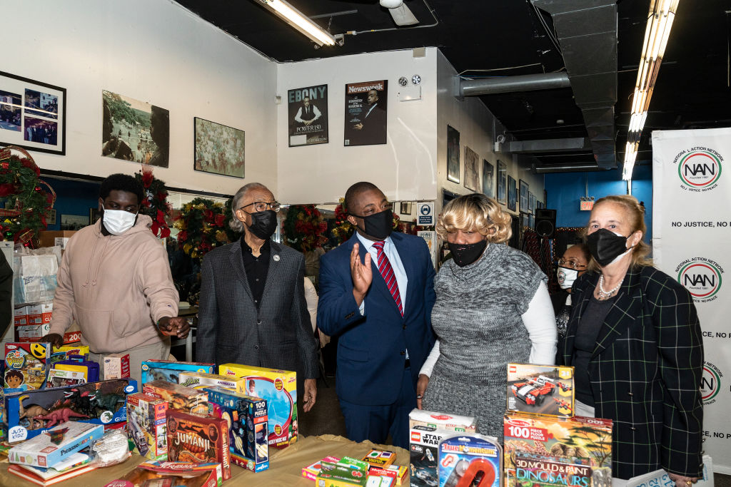 National Action Network Feeds Hundreds Of Harlem Residents On Christmas