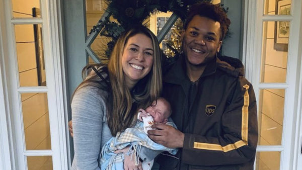 A UPS Driver’s Kind Message to a Mother On His Route Went Viral, and Now He’s Receiving Dozens of Gifts From Strangers as a Thank You