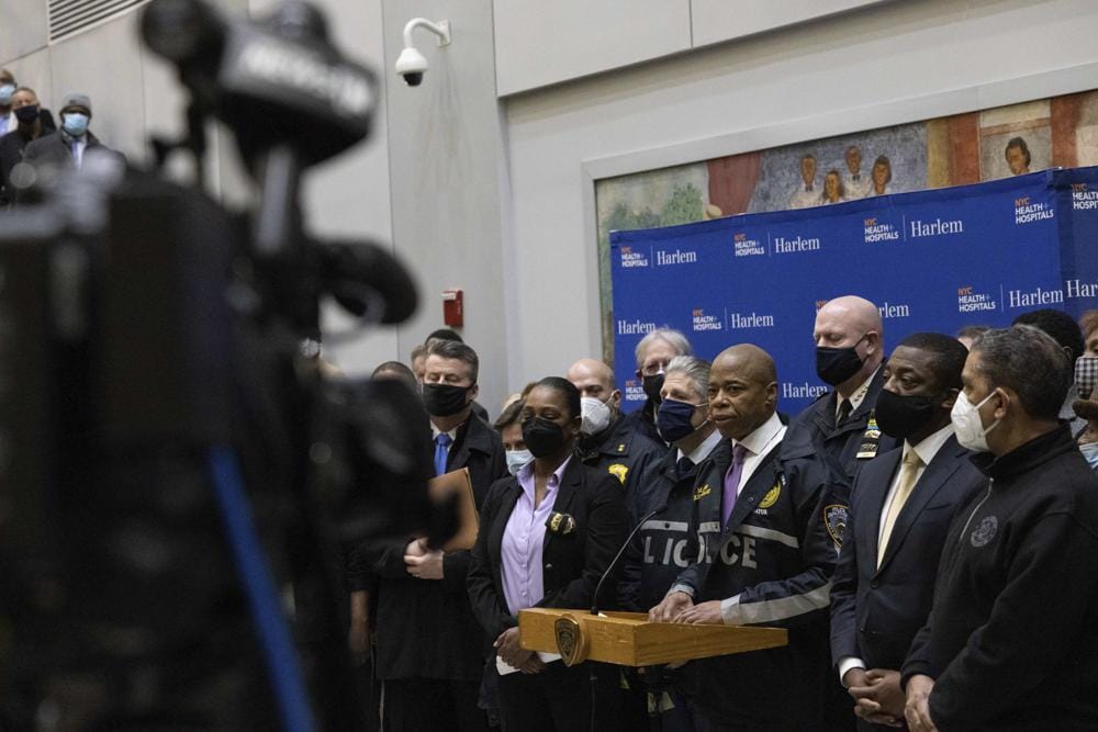 1 NYPD officer killed, 1 severely injured in Harlem shooting