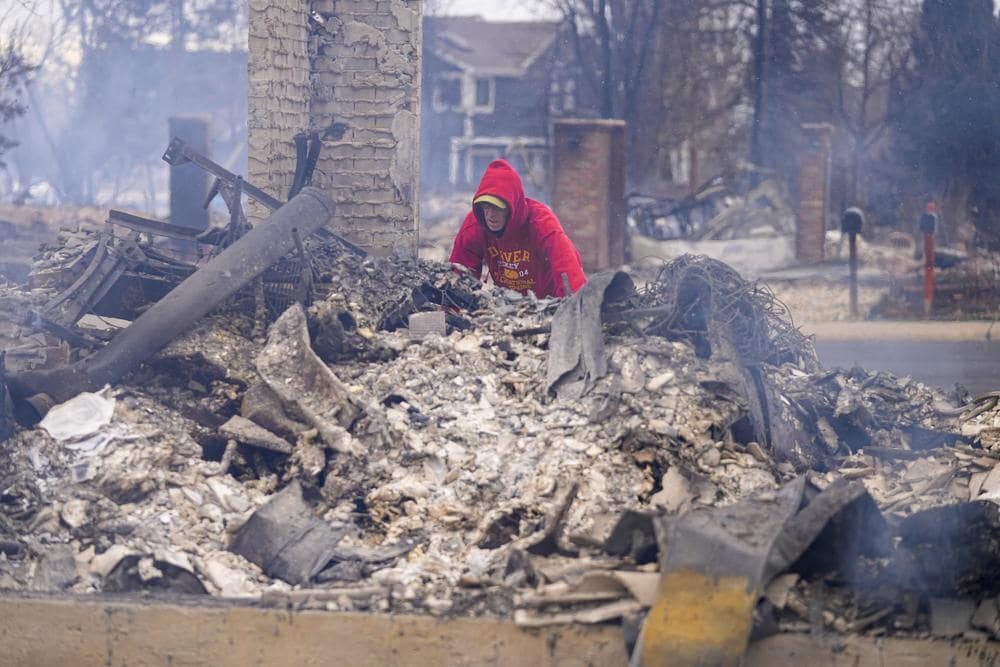 Colorado fire victims begin new year surveying destruction