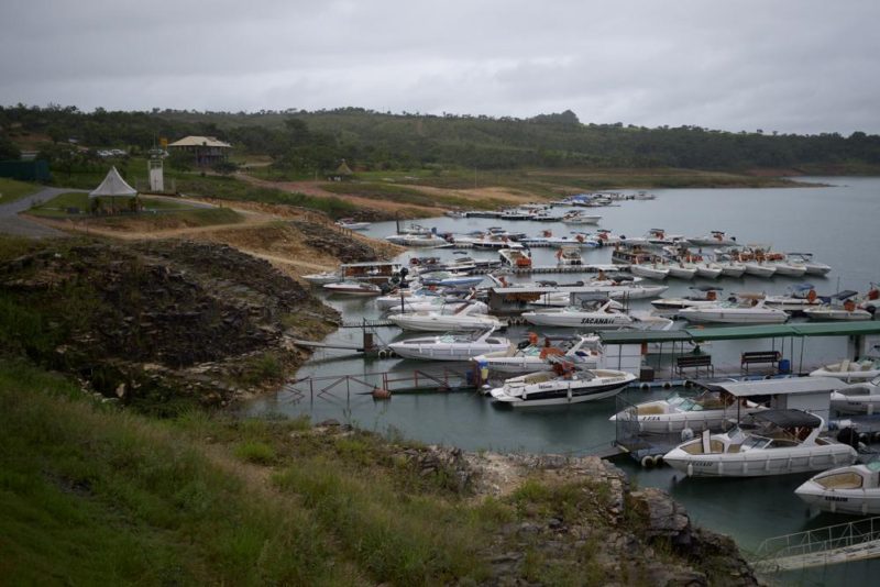 Death toll in rockfall on Brazilian lake rises to 10