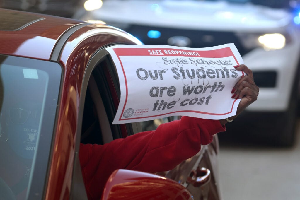 Chicago students return to class after agreement reached with teachers union