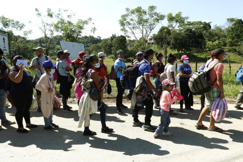 Hundreds of migrants set off from Honduras toward US border