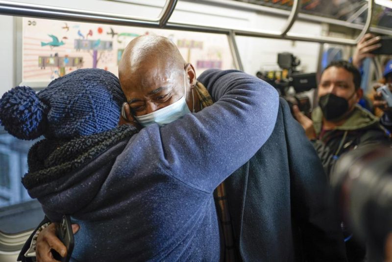 Eric Adams rides subway to work on 1st day as new NYC mayor