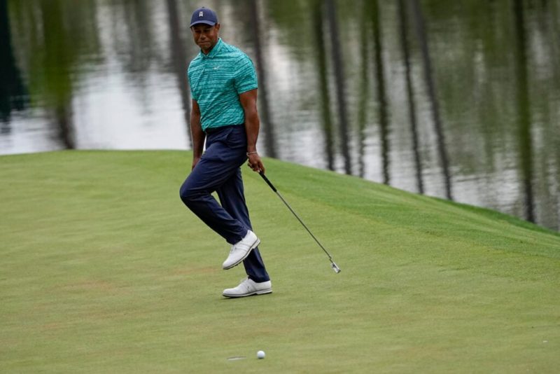 Tiger Woods makes the weekend cut at the Masters