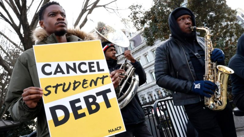 White House to extend student loan pause through August
