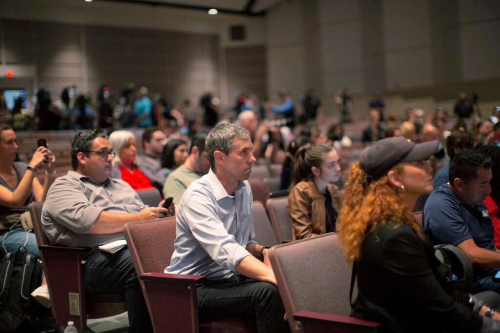 Beto O’Rourke interrupts briefing, echoing US debate on guns