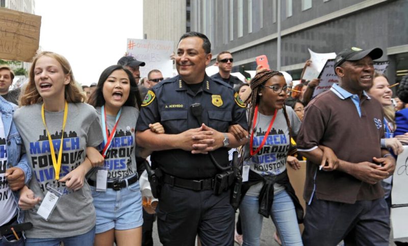 NRA stages big gun show in Texas days after school shooting