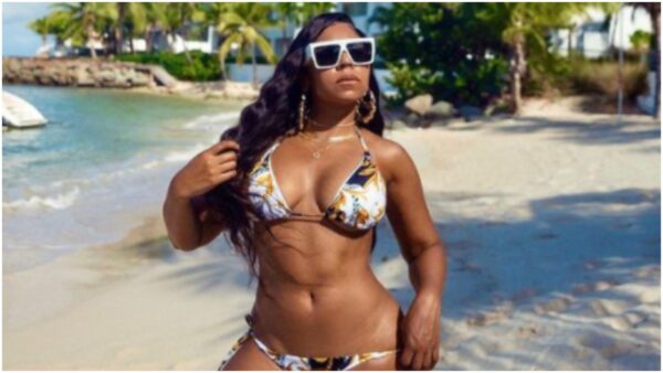 ‘You’re Amazing, Body Blazin”: Ashanti Shows Off Her Sexy Abs In Beach Photo  