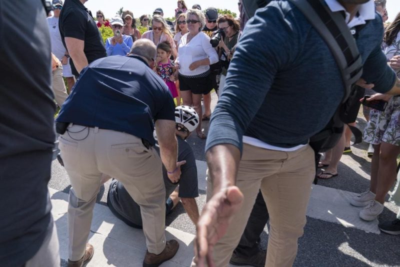 Biden takes spill while getting off bike after beach ride￼