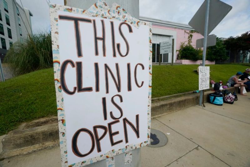 Judge holds hearing on challenge of Mississippi abortion law