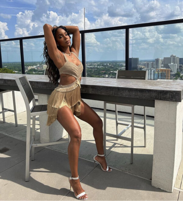 ‘Almost 3 Decades In The Game and They Still Can’t Stop Yoooou’: Fans Fawn Over Kelly Rowland’s Beauty
