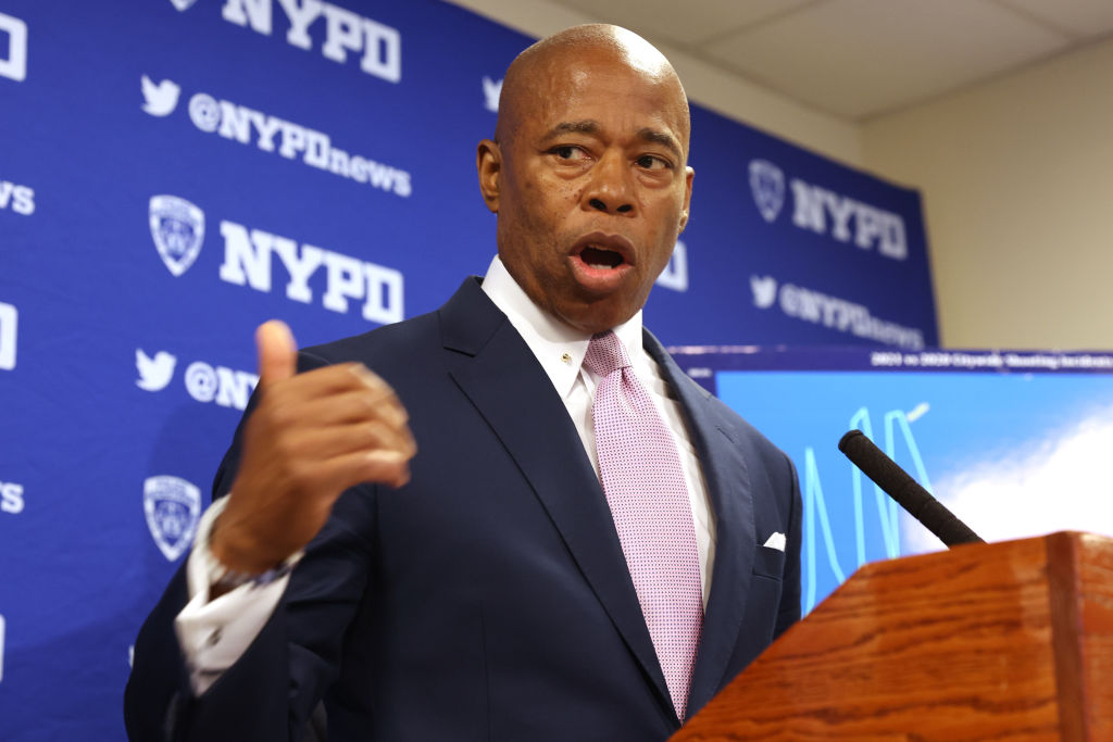 NYC Mayor Defends NYPD Cop Who Punched Woman’s Face On Video: He ‘Showed Great Restraint’